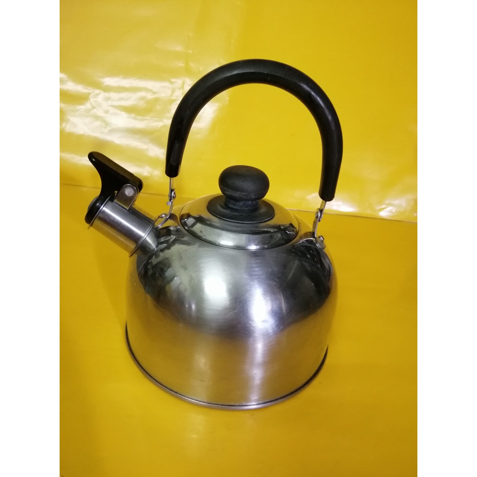 Ấm inox có còi hú nội địa Nhật (2L) (136), dùng được bếp từ
