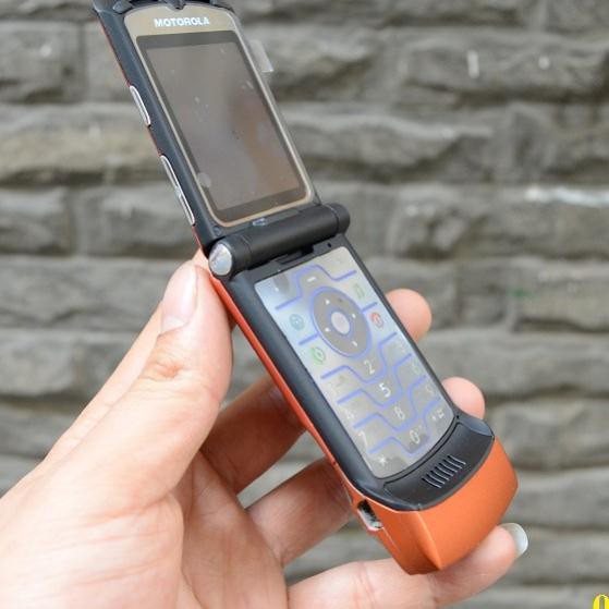 Điện Thoại Motorola V3i Nâu [ Phím Thép Màu Trắng ]