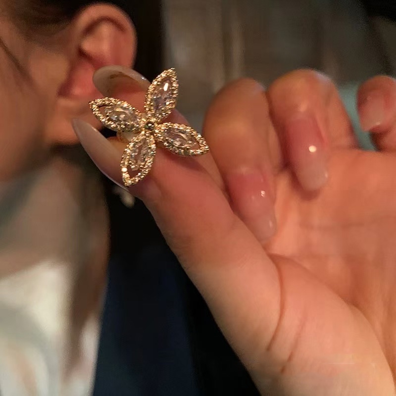 Bông Tai Kẹp Không Xỏ Hình Hoa Đính Đá Đơn Giản Phong Cách Mới