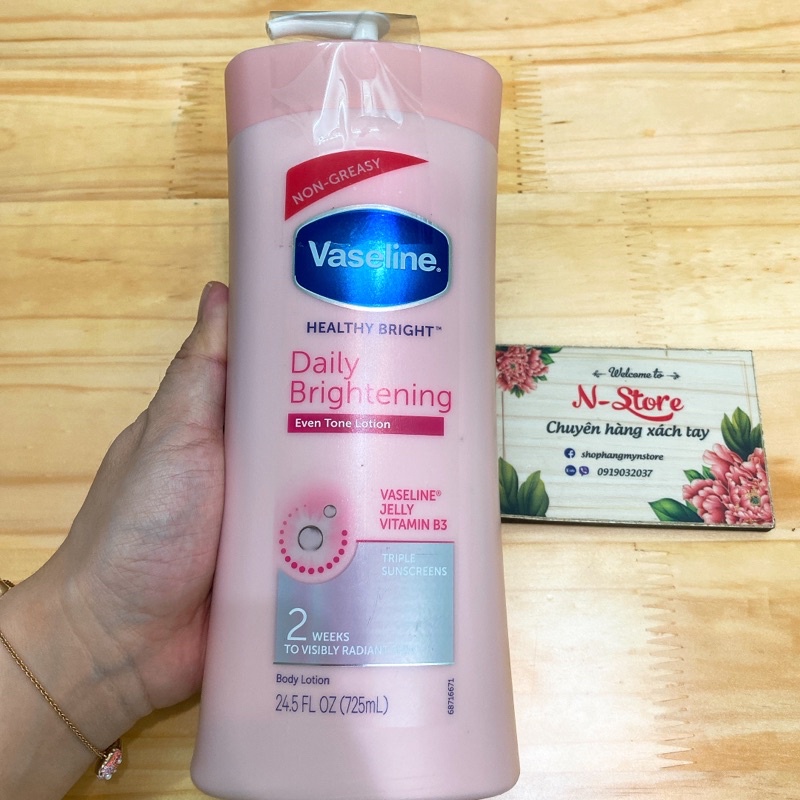 DƯỠNG THỂ TRẮNG DA VASERLINE 725ML