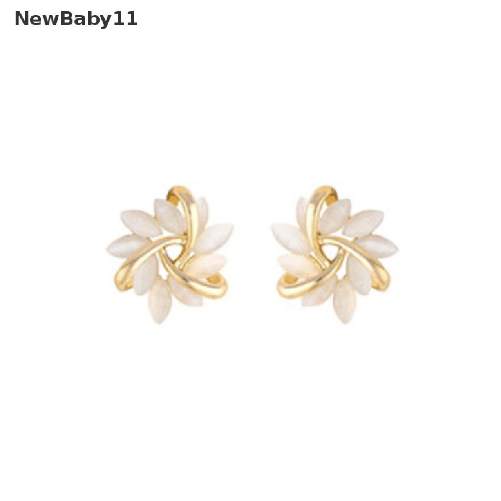 Khuyên tai tròn hình cánh hoa đá opal tinh tế cho nữ