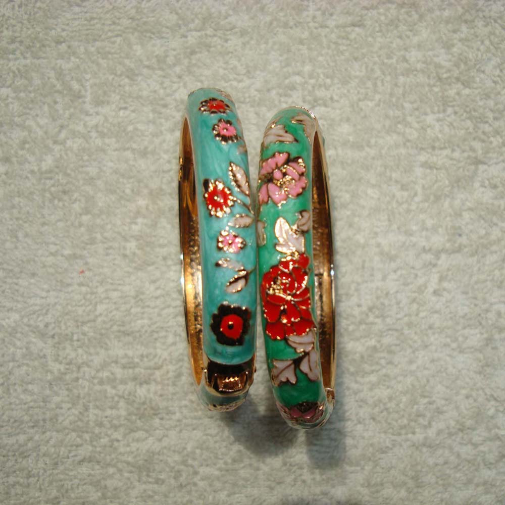 Vòng tay thiết kế phong cách vintage thời trang