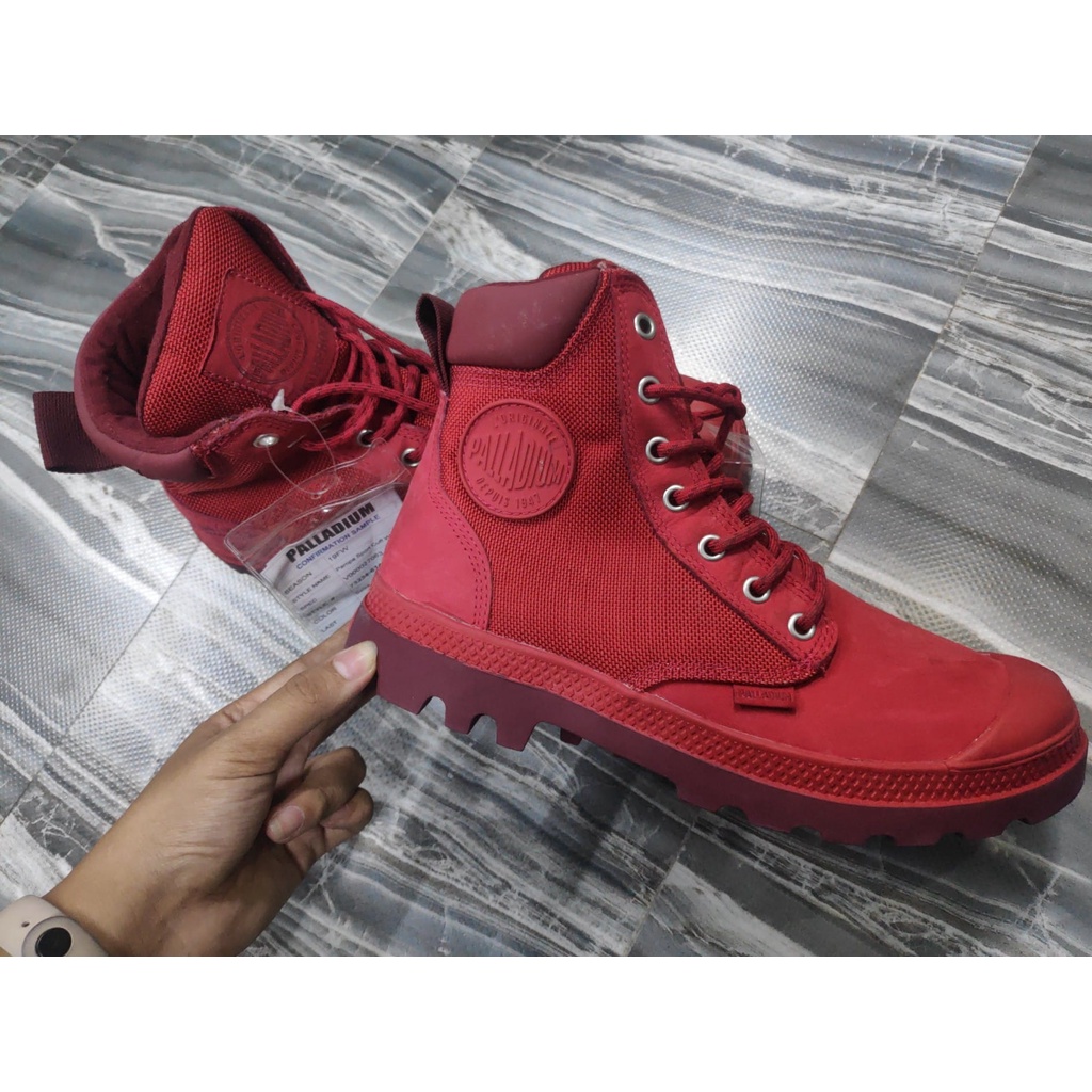 01 Đôi giày palladium 73234-614 Sample tồn kho hàng mẫu size 42 màu đỏ