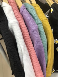 Áo croptop khuy tăm
