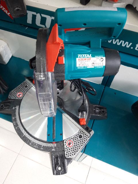 MÁY CƯA GỖ 210MM 1400W TOTAL TS42142101