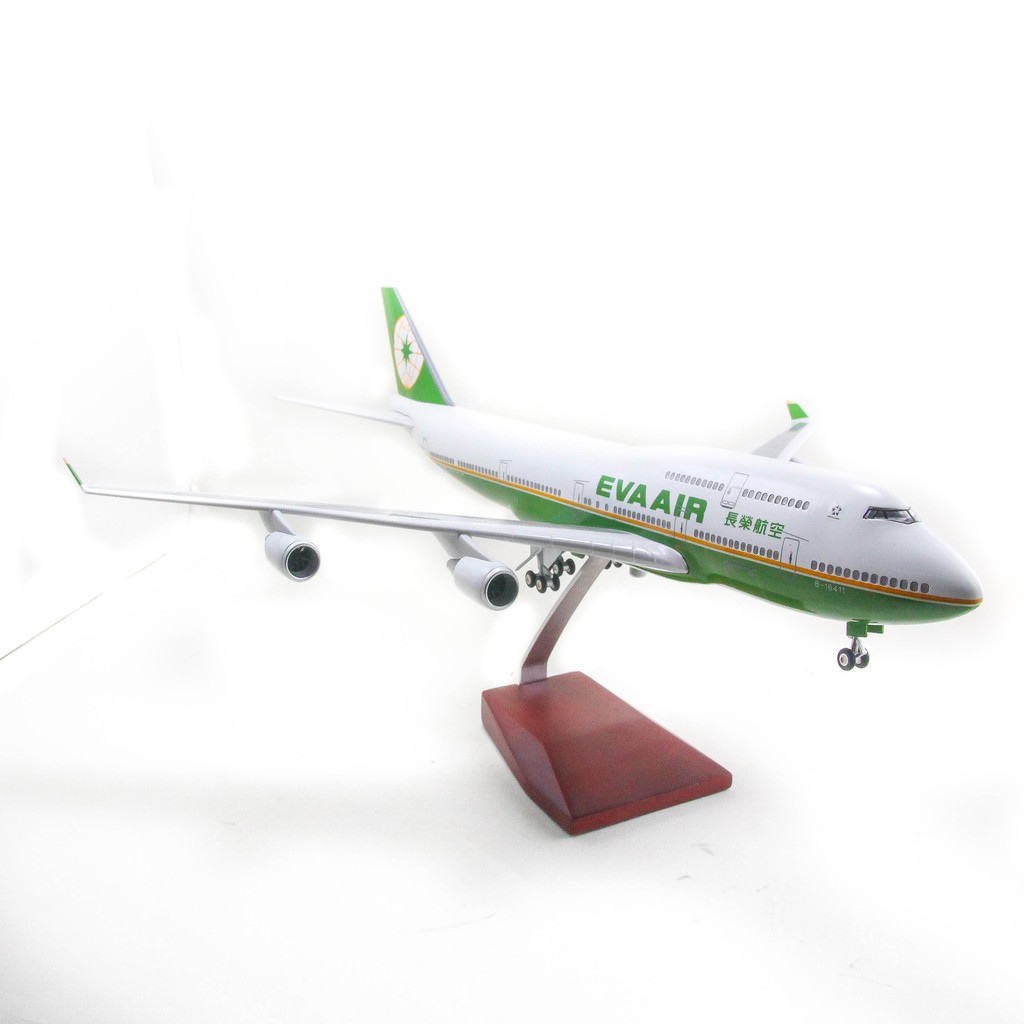 Mô hình máy bay lắp ráp có đèn led Eva Air Boeing B747 47cm Everfly