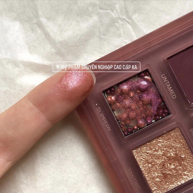 Bảng màu mắt Huda Naughty Nude Eyeshadow Palette