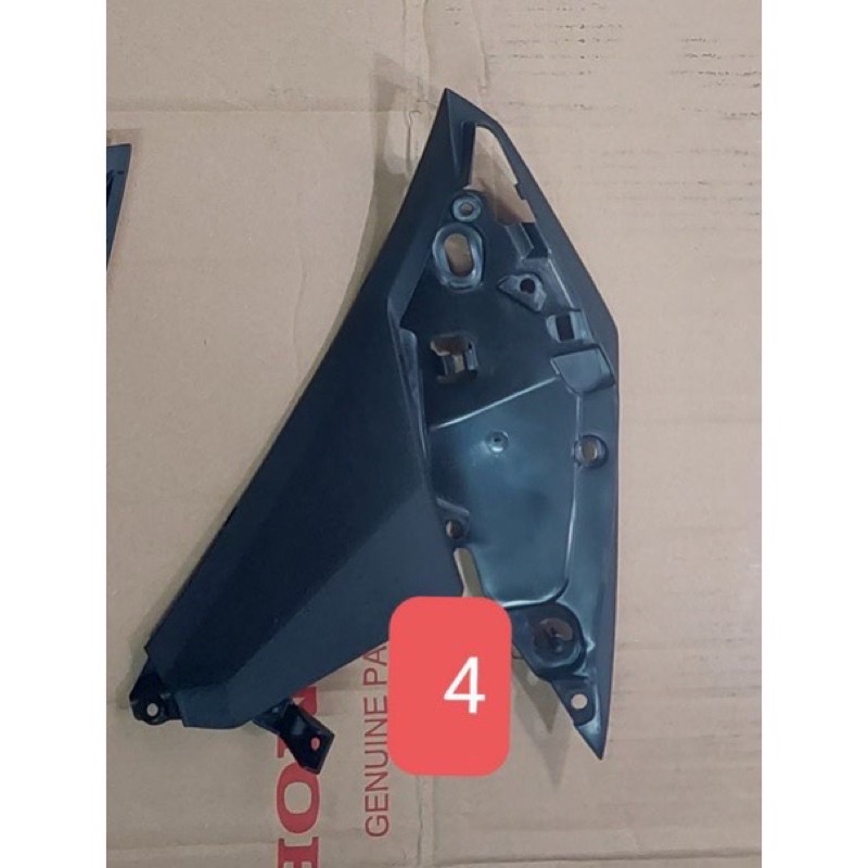 Nhựa nhám nẹp trong cánh bửng Winner X V2 hãng