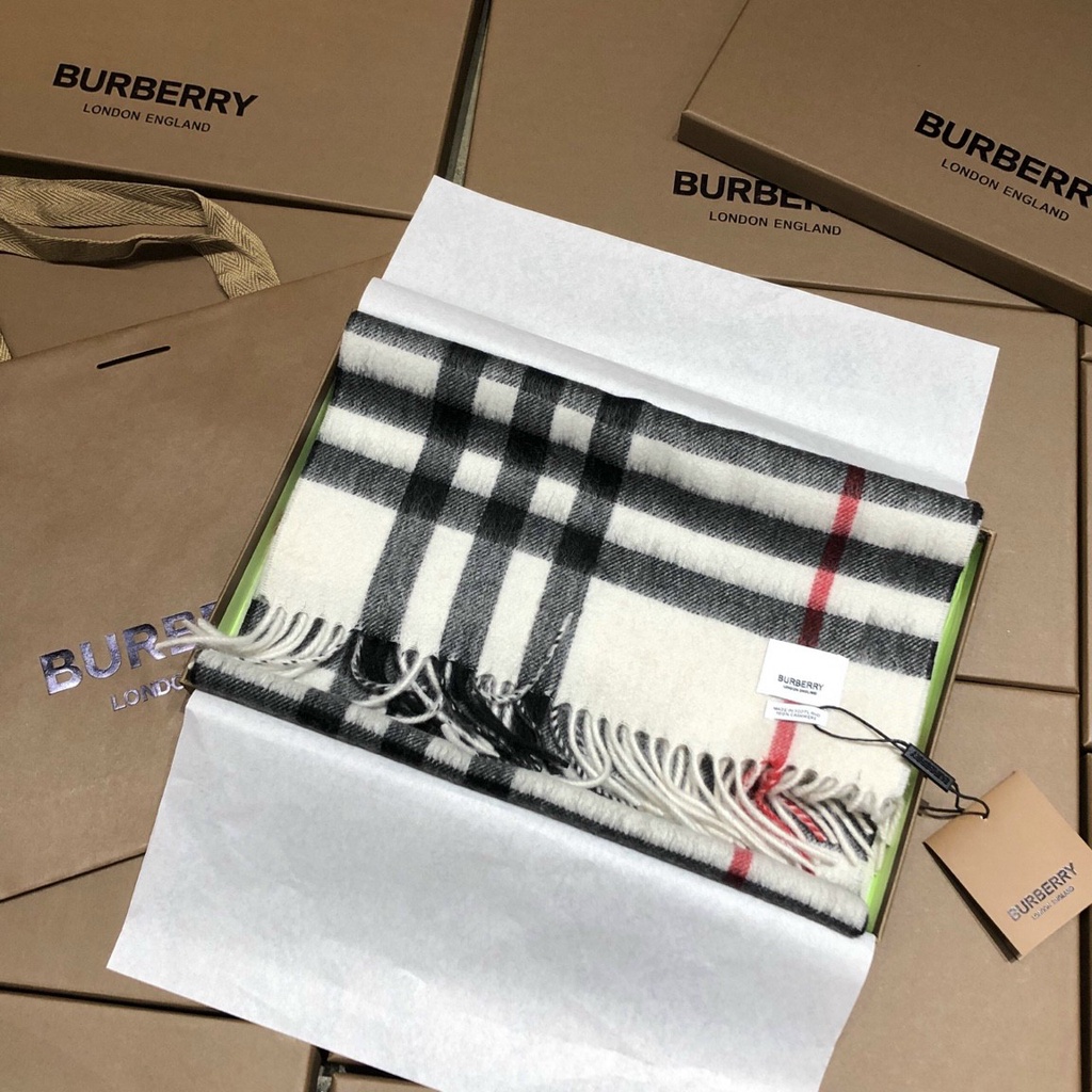 Khăn choàng Burberry