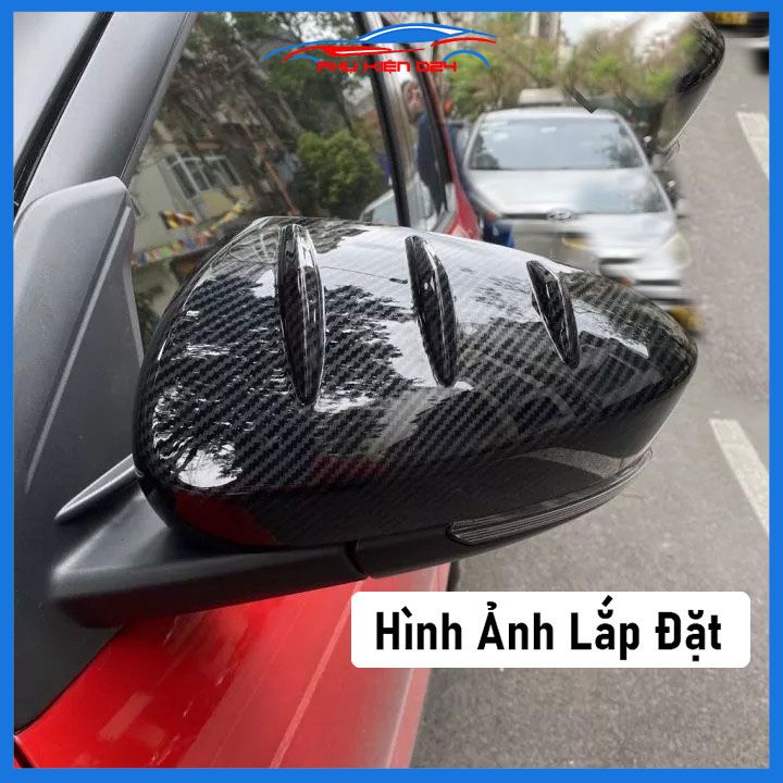 Ốp gương chiếu hậu Raize 2021-2022-2023 vân Cacbon bảo vệ chống trầy trang trí làm đẹp xe