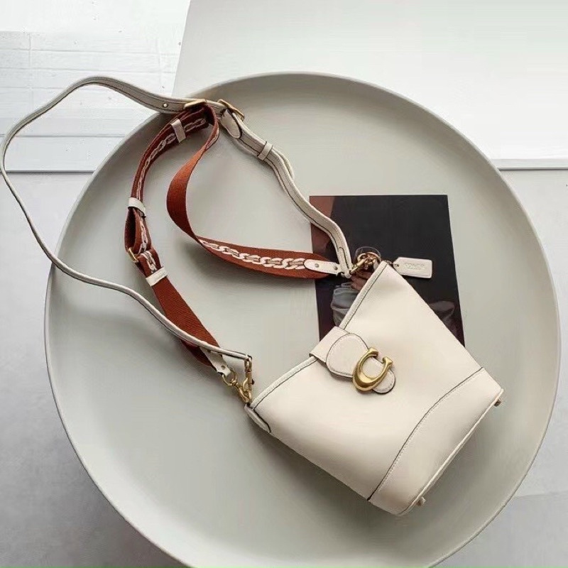 Túi Bucket Coach màu trắng