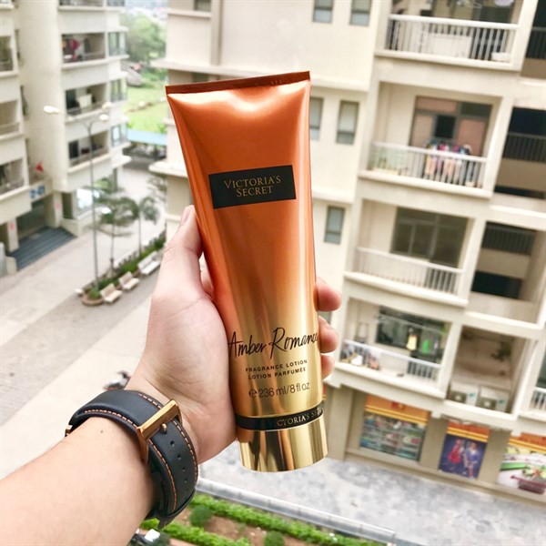 Dưỡng thể nước hoa - Lotion Victoria Secret Amber Romance Fragrance 250ml #◍Vittorio◍ | BigBuy360 - bigbuy360.vn