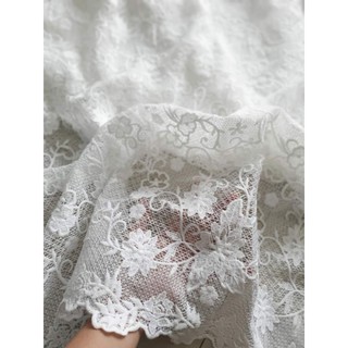 vải ren chỉ thêu hoa