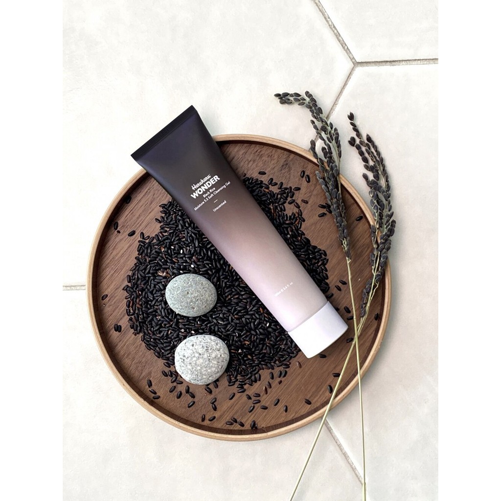Gel rửa mặt mềm mịn Haruharu wonder Black Rice Moisturiser 5.5 100ml
