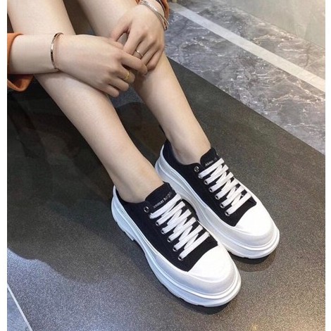 Giày McQueen Black Tread Slick Low mẫu mới 2020