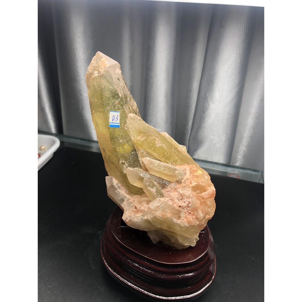 Tinh thể MÀU vàng tặng kèm đế gỗ MH43 CITRIN