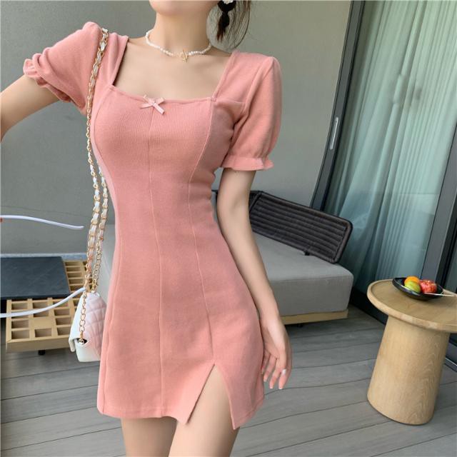 Đầm Ôm Dáng Cổ Vuông Xẻ Tà Phong Cách Retro
