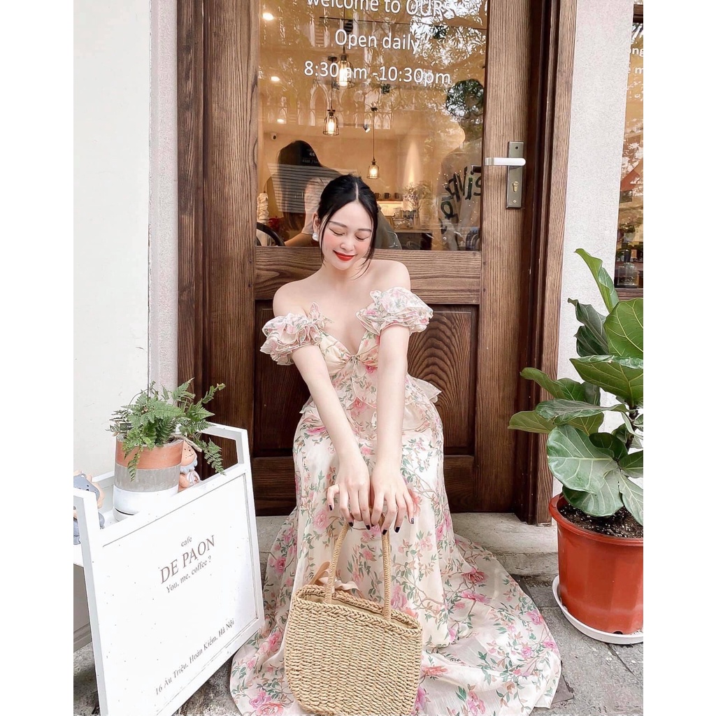 LINH CAVALI - Maxi trễ vai thắt nơ lưng.