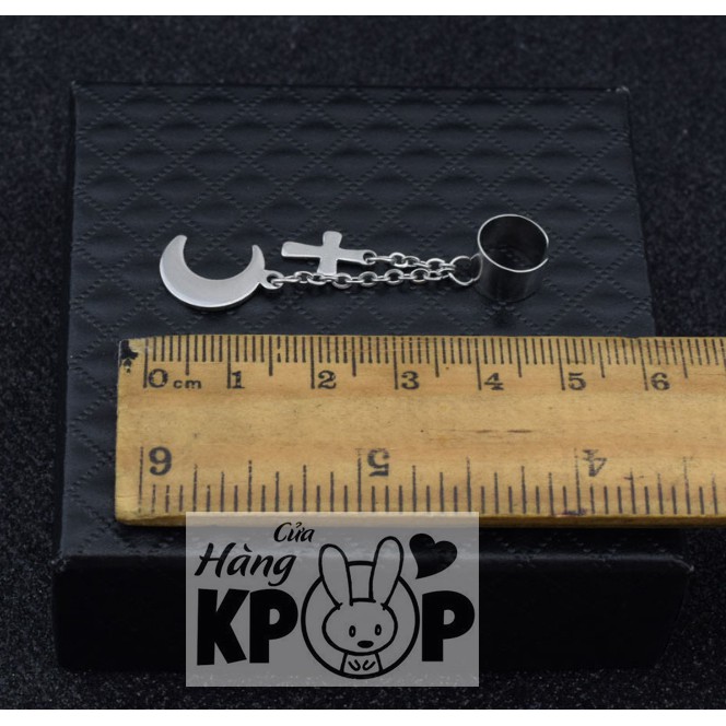 Khuyên tai nam j-hope Kpop kẹp vành lưỡi liềm