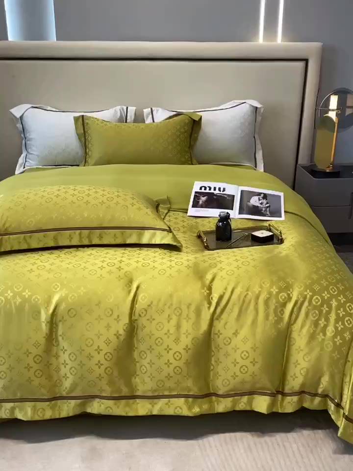 Bộ chăn ga gối lụa thương hiệu LUXURY BEDDING, chất liệu lụa dập thương hiệu sang xịn mịn, mềm mát tay,chất không nhăn | BigBuy360 - bigbuy360.vn