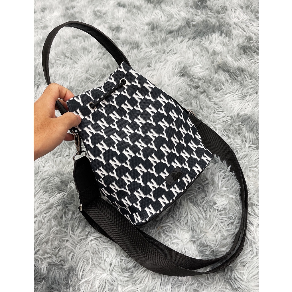 TÚI ĐEO CHÉO THỜI TRANG B414 MONOGRAM BUCKET BAG BLACK