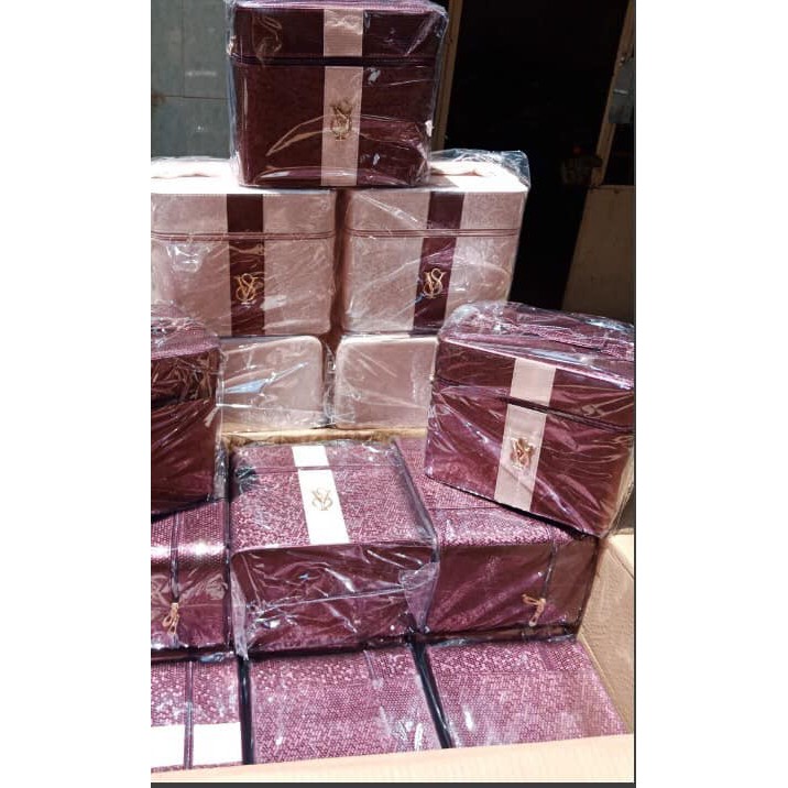 Cốp đựng dụng cụ trang điểm