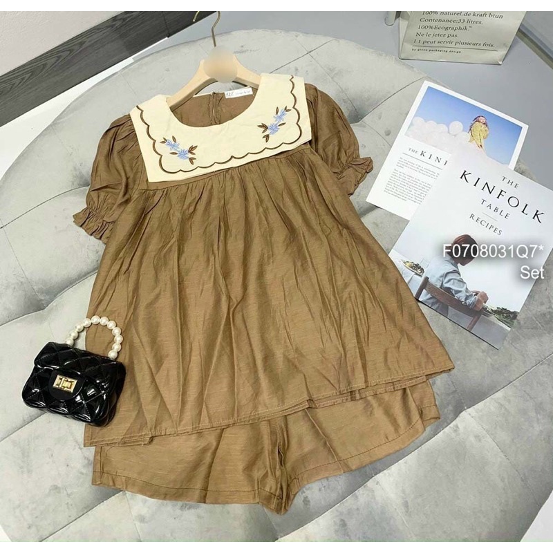 Set bộ đũi áo babydoll cổ phối màu thêu họa tiết tay bầu kèm quần short lưng thun! Chất liệu: đũi Freesize dưới 55kg