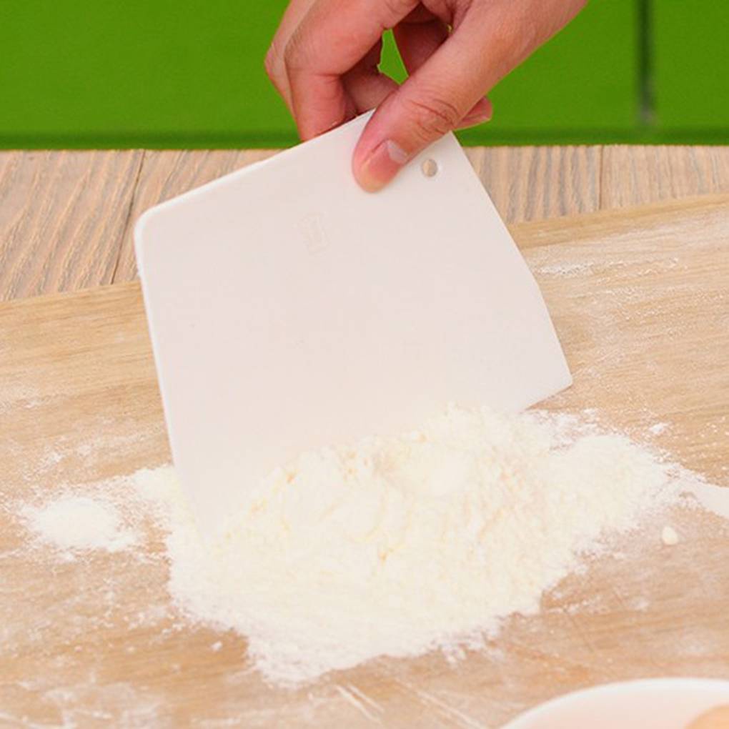 Dụng Cụ Cắt Bột Làm Bánh Bằng Nhựa PP Màu Trắng Tiện Dụng