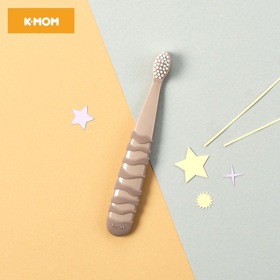 Bàn Trải Đánh Răng Cho Bé K-MOM Thiết Kế Màu Nâu, Chất Liệu Sợi Tổng Hợp, Nhựa PP, Cao Su An Toàn KM13454