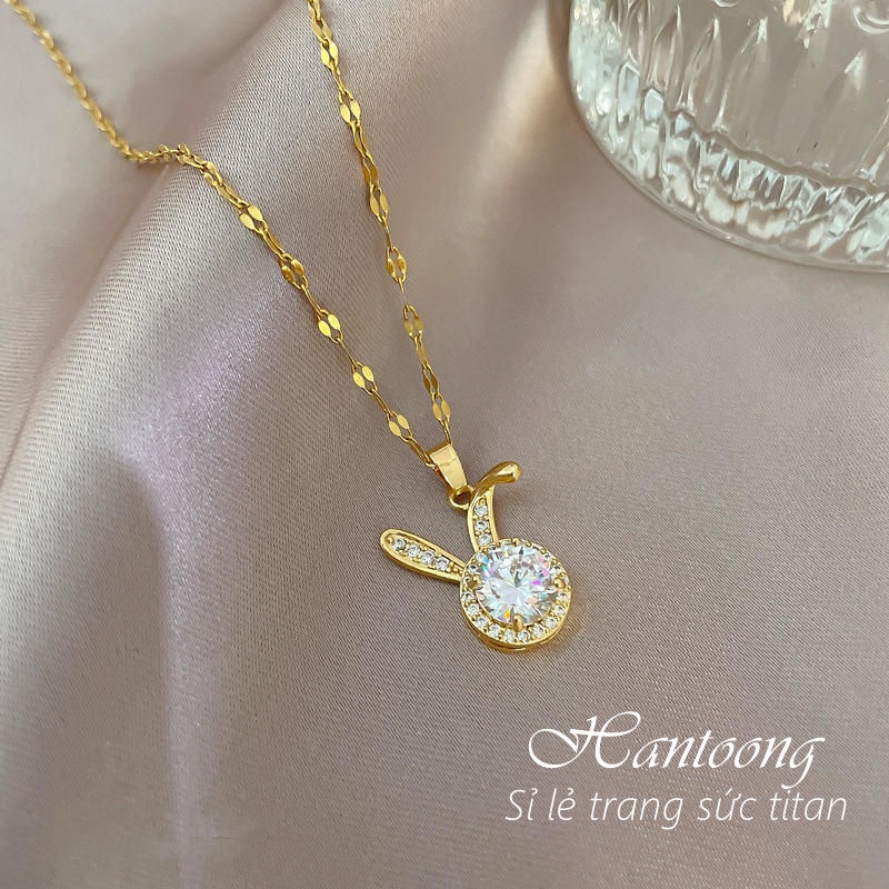 Vòng cổ titan nữ mạ vàng 18k mặt hình tai thỏ xinh xắn đính đá pha lê cao cấp lấp lánh