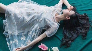 Đầm hoa lưới công chúa trắng