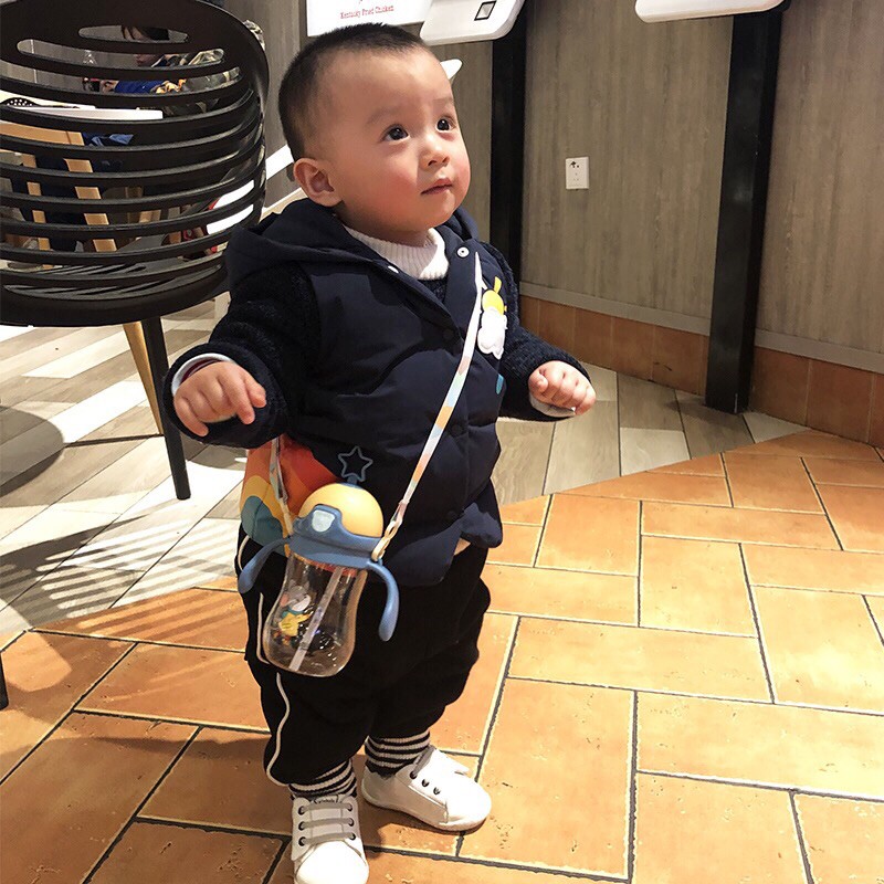 Minchun123: Bình uống nước hình sao, hình thỏ cho bé , tay cầm, dây đeo tiện đi lớp