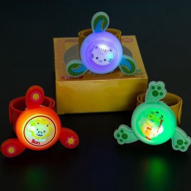 Đồng Hồ Tinh Dầu Chống Muỗi - Vòng Đeo Tay Chống Muỗi Phát Sáng Xoay Đèn (1361DTD)