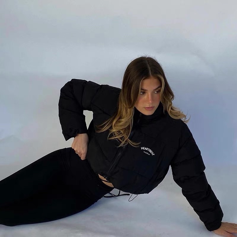 Áo khoác phao dáng ngắn croptop