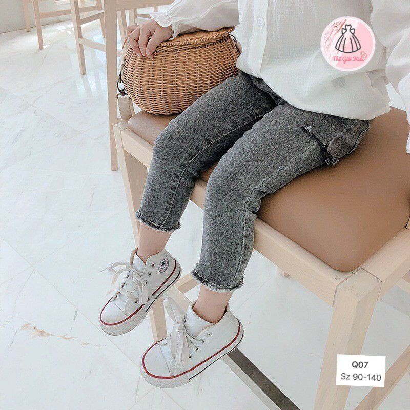 Quần jeans siêu xinh cho bé