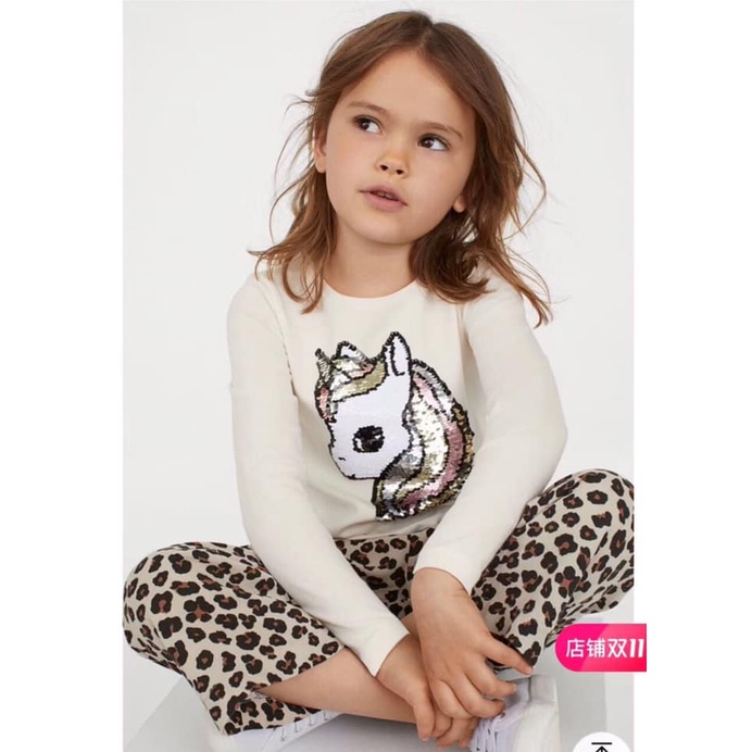 Aó cotton dài tay bé gái HM đính kim sa lật hình ngựa poly giao màu ngẫu nhiên