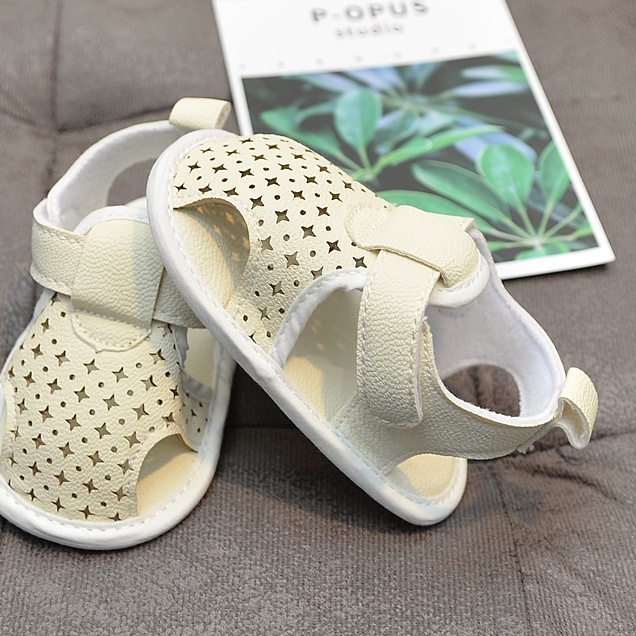 Giày sandal chống trượt thiết kế xinh xắn cho em bé