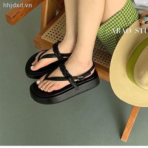 Sandal đế dày thời trang hè 2021 xinh xắn dễ phối đồ cho nữ