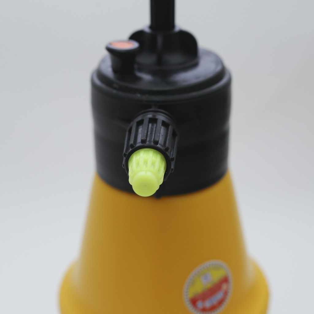 Bình Xịn Nước Vòi Có Điều Chỉnh Nhiều Chế Độ Phun Dung Tích 2 Lít Chất Liệu Nhựa Cao Cấp Viêt Nhật