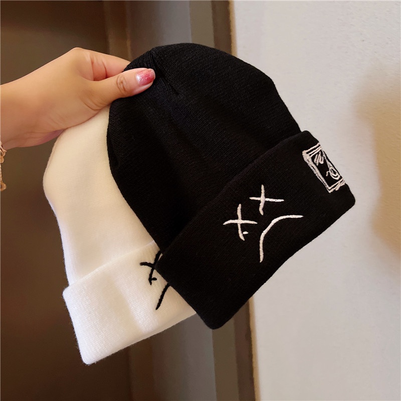 Mũ len đan màu trắng đen thêu mặt khóc phong cách preppy Hàn Quốc hip hop dành cho cặp đôi