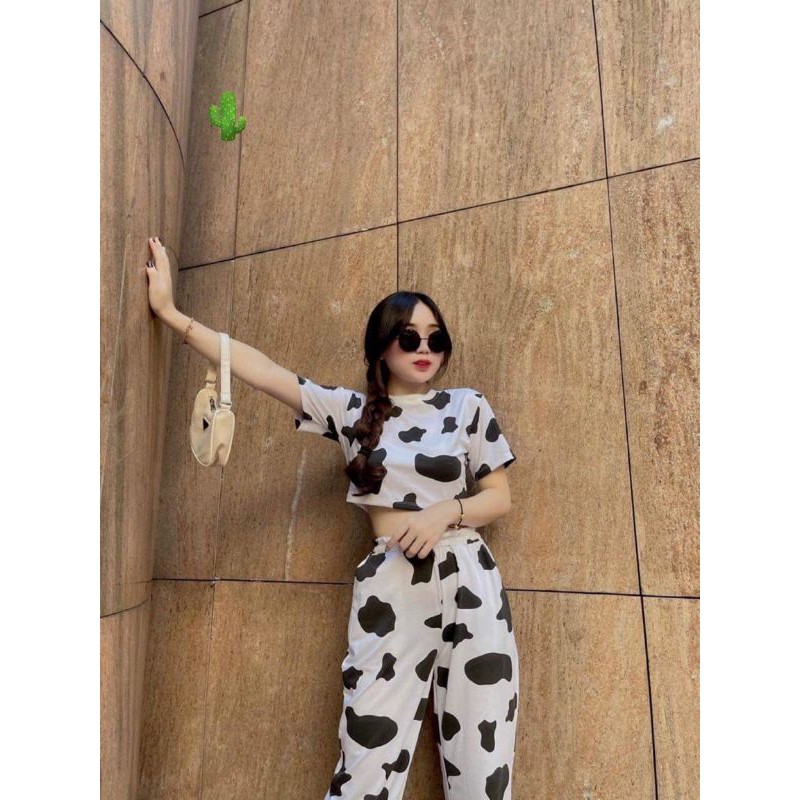 Set Bộ  Áo Croptop Bò Sữa Và Quần Jogger New HOT TREND