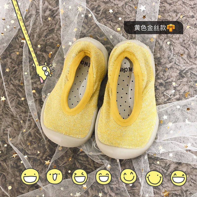 Vớ đi trong nhà cho trẻ