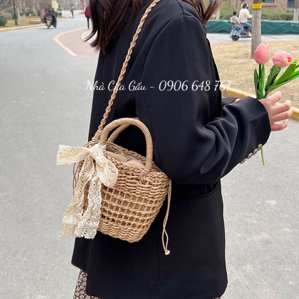 Túi cói nơ mới nhìn vầy đã đẹp chứ xách lên tay, đeo lên người còn đẹp hơn nữa ạ