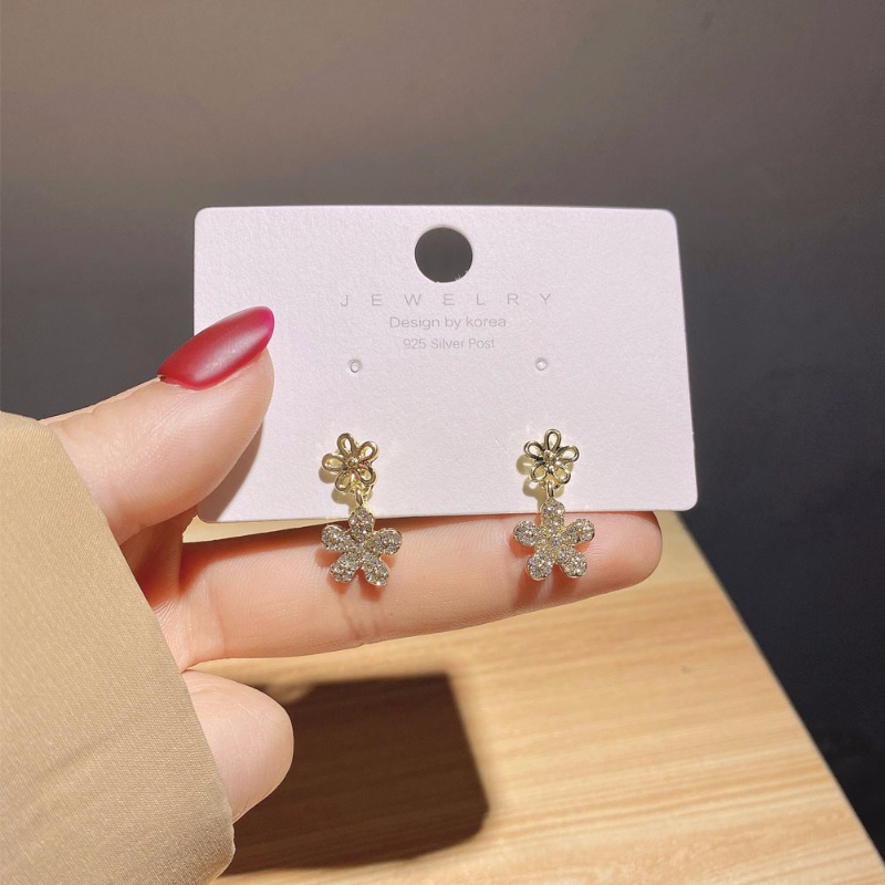 Bông Tai Hình Hoa Đính Đá Lấp Lánh Phong Cách Hàn Quốc