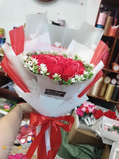 Bó hoa sáp theo yêu cầu.