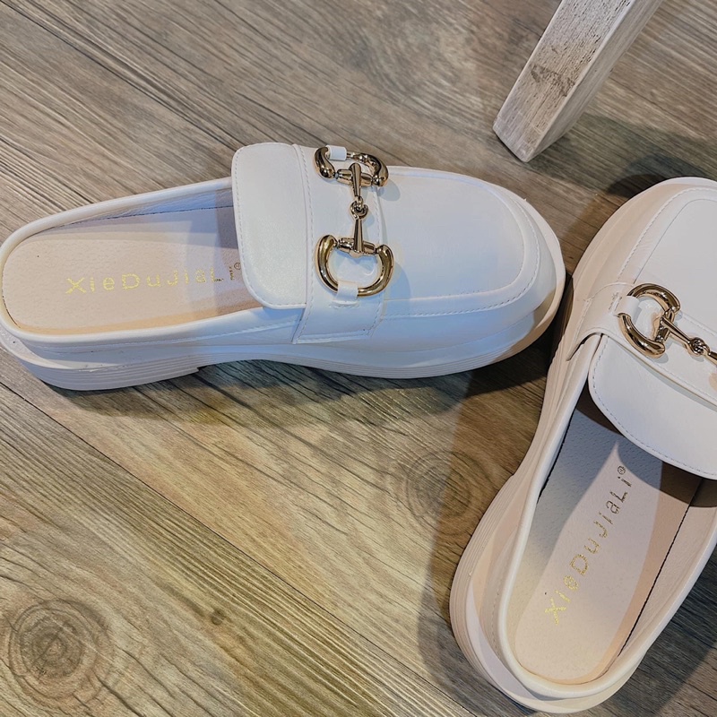 Sục giày khuy full box hàng đẹp dã man bao êm mềm. chuẩn qccc #420k full box  full size : 35-39