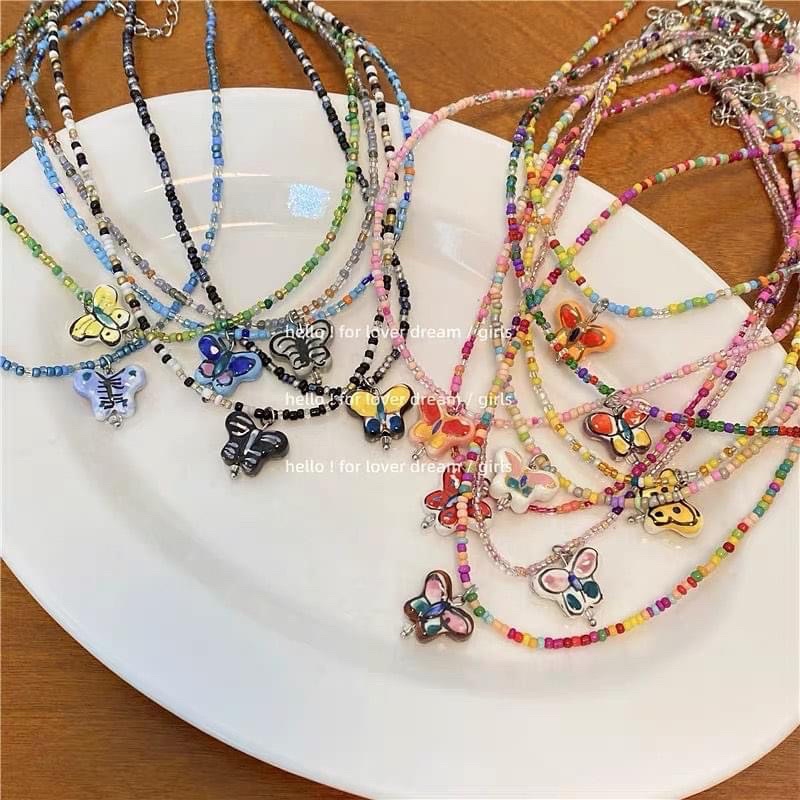 Vòng cổ hạt cườm charm bươm bướm