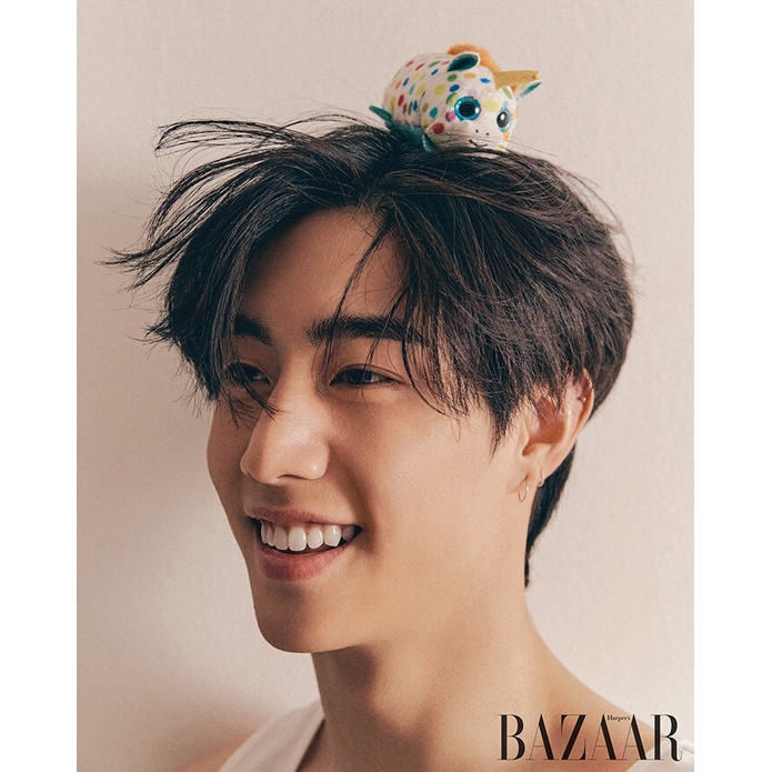 Áo thun Bazaar Hàn Quốc GOT7 2022.5  - Major article: Rosé