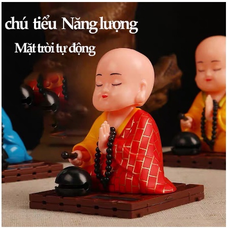 Tượng phật chú tiểu gõ mõ tụng kinh để taplo trang trí xe hơi ô tô