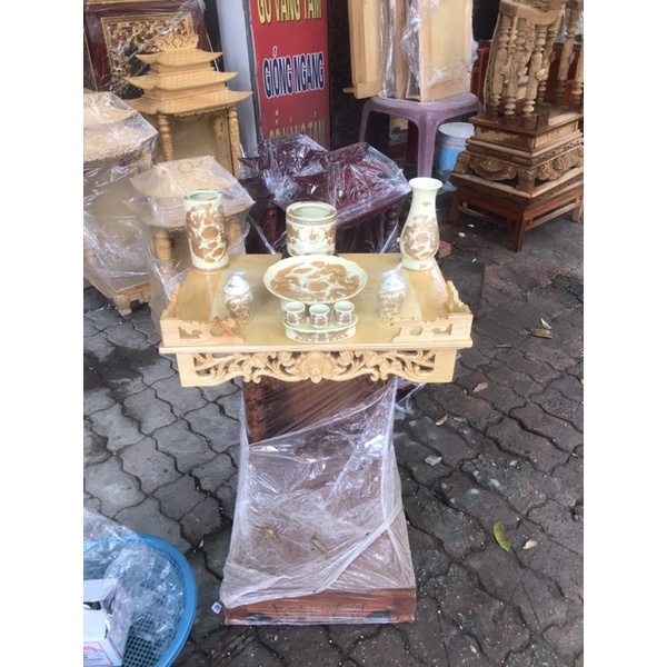 Bàn thờ treo tường gỗ sồi combo đồ sứ